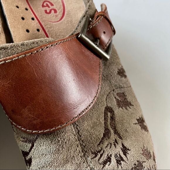 Klogs suede floral comfort clogs - Picture 3 of 11